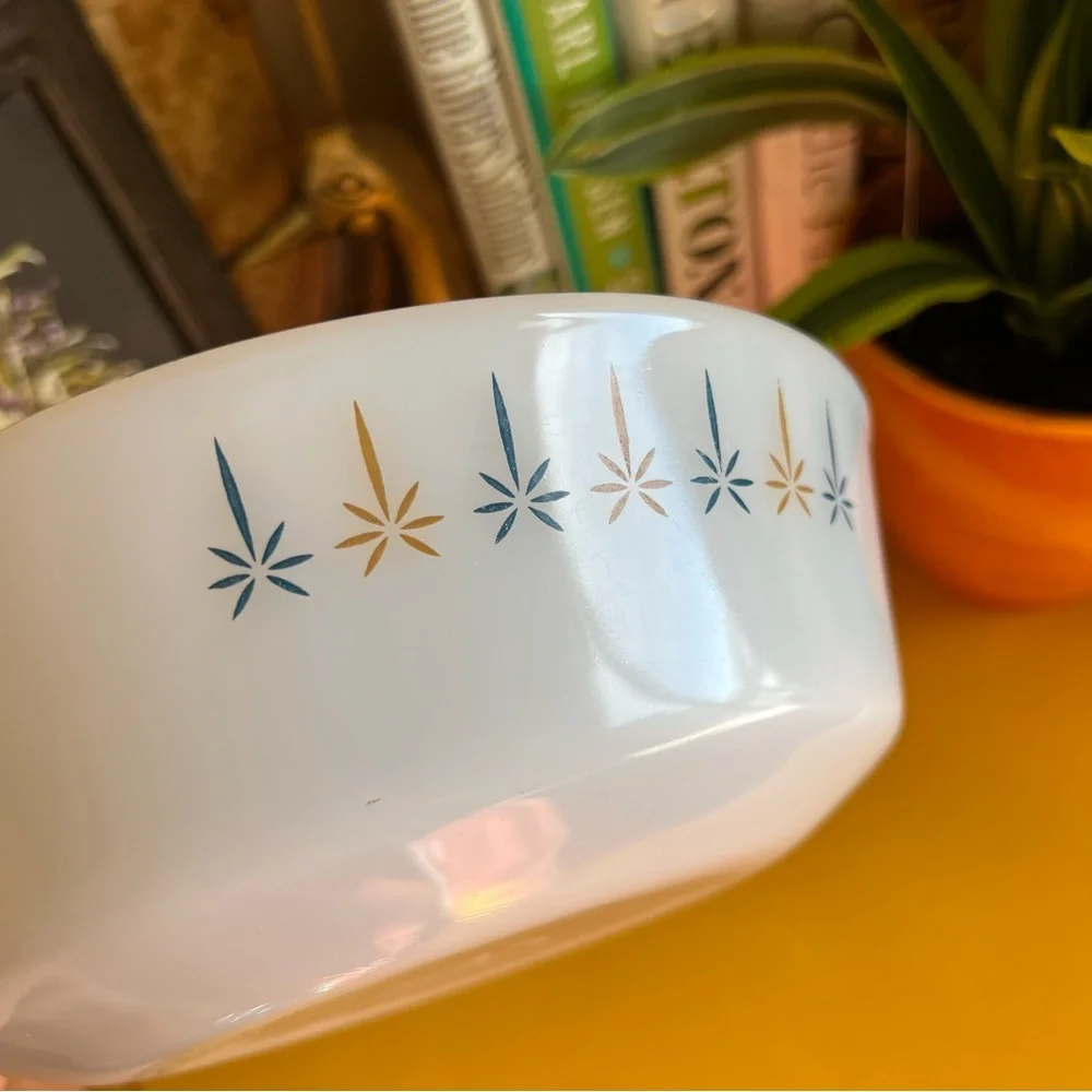 Vintage Fire King 1 quart casserole dish with lid. Anchor Hocking Candle Glow